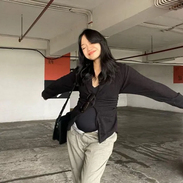 8 Potret Stylish Fathia Izzati Saat Hamil. Tetap Aktif Manggung dengan Baby Bump 14 Baby bump Fathia Izzati