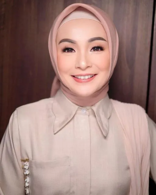 Perjalanan Hijrah Soraya Larasati; Tersentuh Saat Lihat Ayah Salat Tahajud 4 cerita soraya larasati