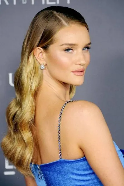 9 Ide Gaya Rambut Sleek Hair yang Fresh dan Elegan. Jurus Jitu Siasati Rambut Lepek 12 Vintage sleek