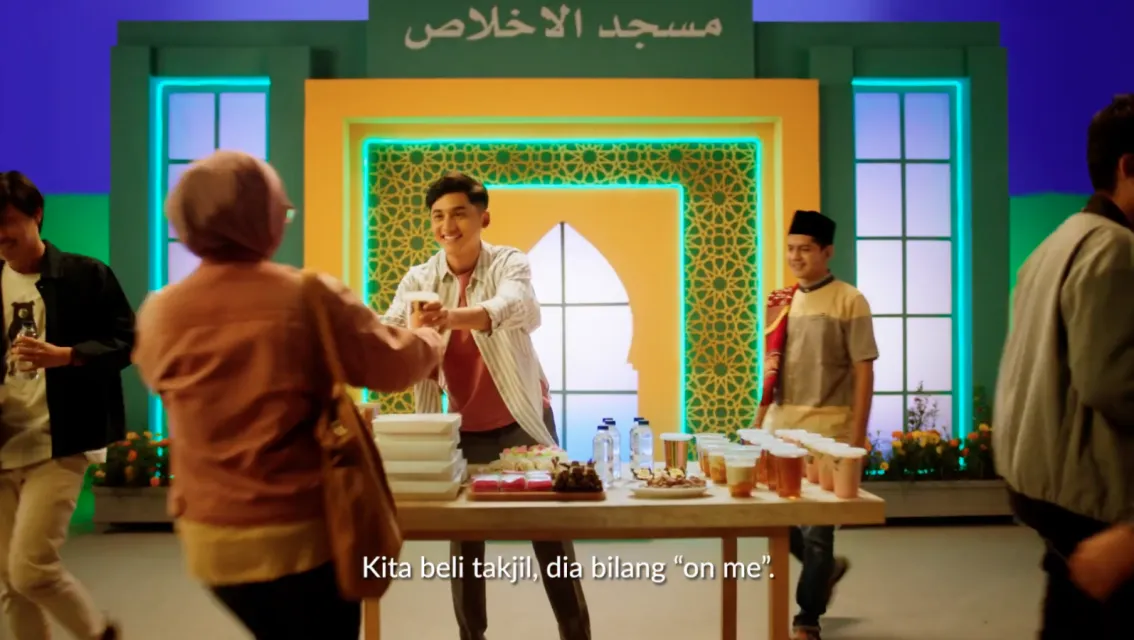 Tetap Chill, Melakukan 4 Kebaikan Kecil ini Selama Ramadan Bisa Jadi Ladang Pahala 6 berbagi takjil