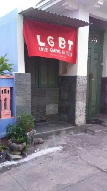 9 Potret Spanduk Warung Makan Paling Kocak, Bikin yang Mau Beli Harus Mikir Dulu 11 Spanduk warung makan kocak