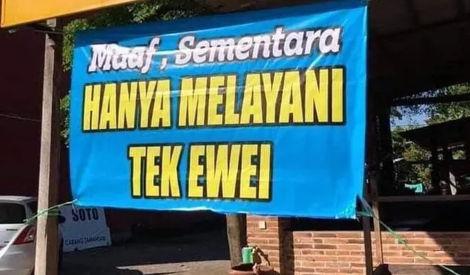 9 Potret Spanduk Warung Makan Paling Kocak, Bikin yang Mau Beli Harus Mikir Dulu 13 Spanduk warung makan kocak