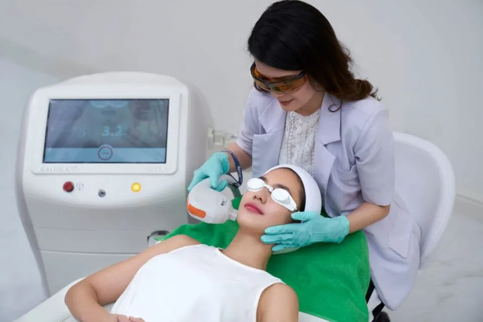 Tips Agar Kulit Tetap Terhidrasi Selama Berpuasa dari ZAP Clinic 4 Perawatan kulit dari luar untuk jaga kelembapan