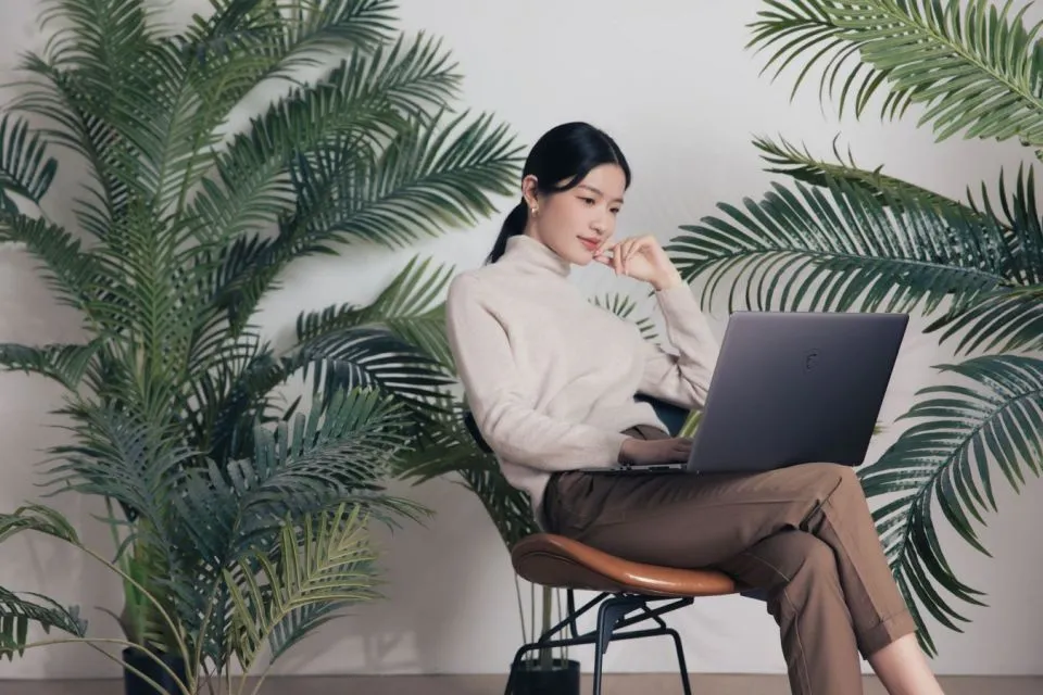 3 Alasan Mengapa Lebaran jadi Momen Tepat untuk Beli Gadget Baru 6 Menggunakan laptop