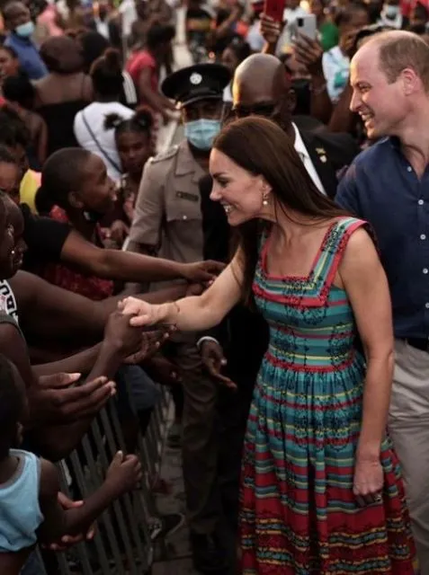 Potret Gaya Elegan Kate Middleton Saat Berkunjung ke Jamaika 5 Gaya Kate Middleton