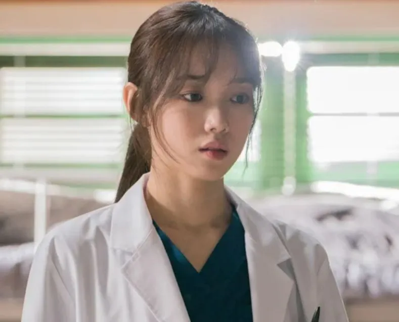 Mengenal Teknik Skincare dan Makeup ala Tokoh di Drama Korea 12 dr Romantic 2
