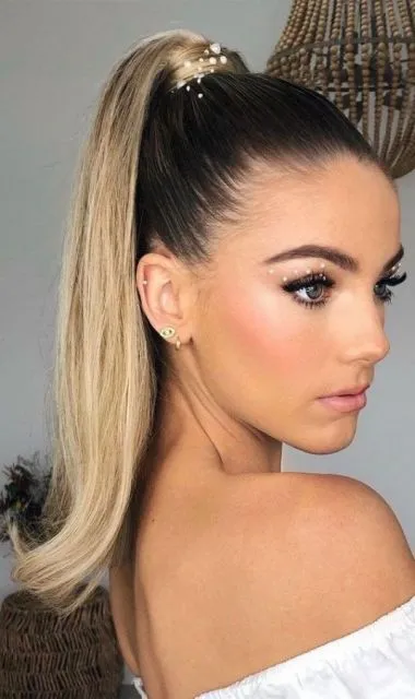 9 Ide Gaya Rambut Sleek Hair yang Fresh dan Elegan. Jurus Jitu Siasati Rambut Lepek 17 Sleek high ponytail