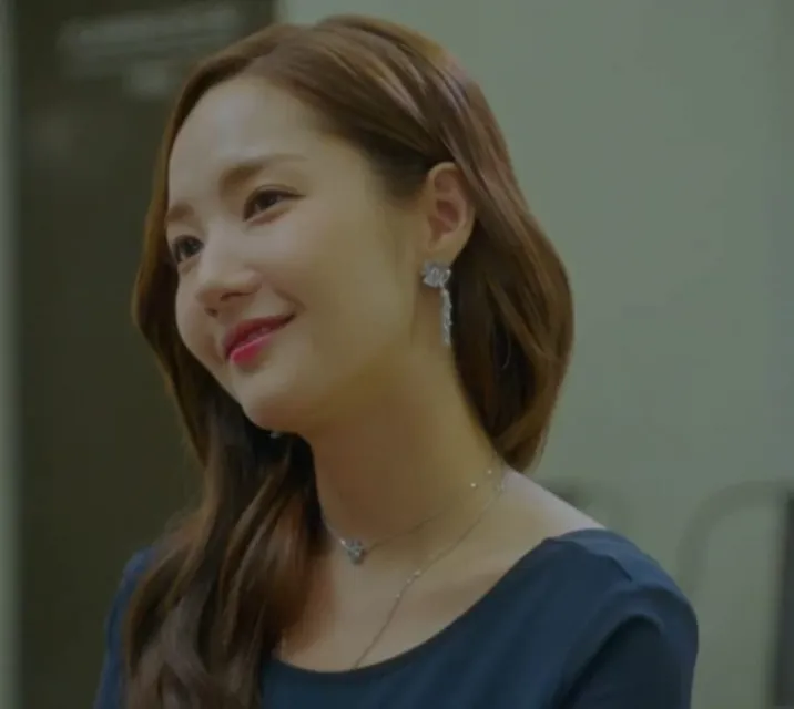 Mengenal Teknik Skincare dan Makeup ala Tokoh di Drama Korea 11 Her Private Life