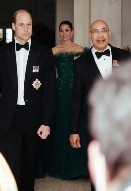 Potret Gaya Elegan Kate Middleton Saat Berkunjung ke Jamaika 7 Gaya Kate Middleton