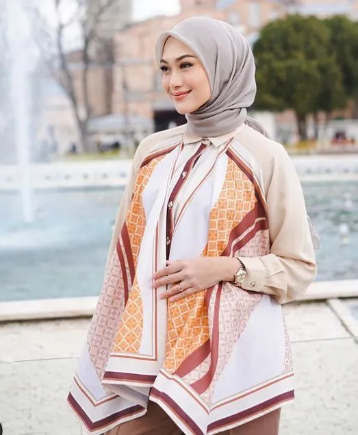 Ide Gaya Hijab ala Selebgram Indah Nada Puspita yang Hadir di Arab Fashion Week 2022 13 Gaya Indah Nada Puspita