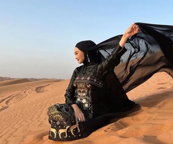 Ide Gaya Hijab ala Selebgram Indah Nada Puspita yang Hadir di Arab Fashion Week 2022 10 Gaya Indah Nada Puspita