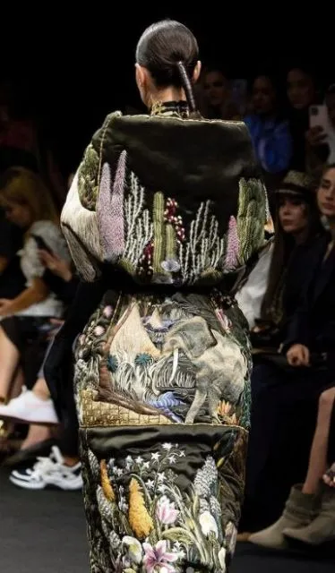 Detail Karya Fesyen Hian Tjen yang Dipamerkan di Arab Fashion Week 2022 15 fesyen karya Hian Tjen