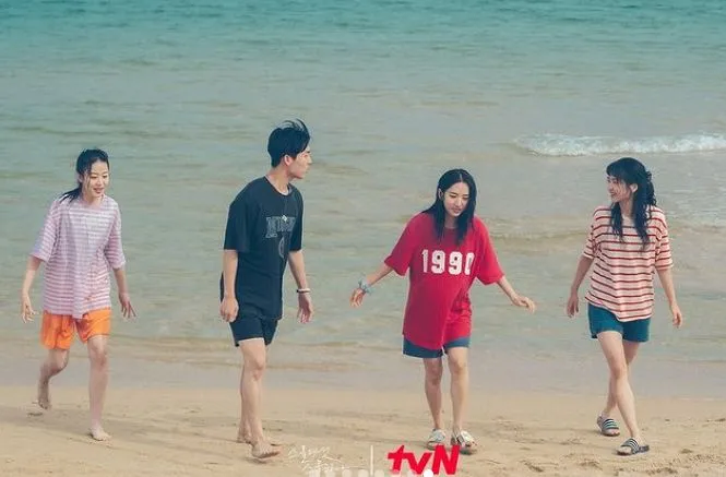 Sederet Gaya Fesyen ala 90-an di Drama Twenty Five Twenty One 13 Twenty Five Twenty One
