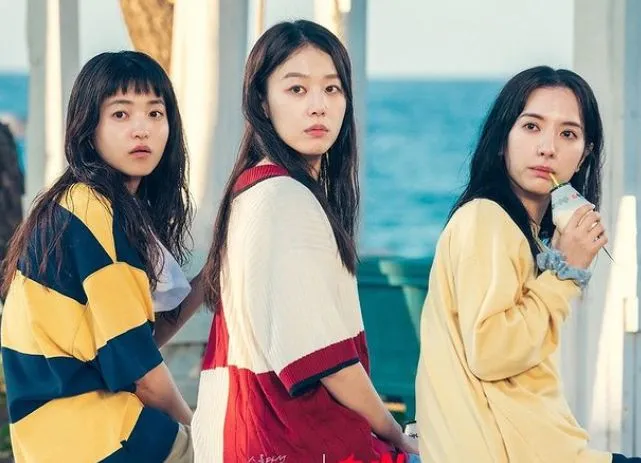 Sederet Gaya Fesyen ala 90-an di Drama Twenty Five Twenty One 12 Twenty Five Twenty One