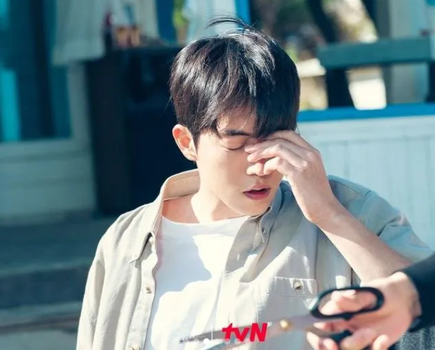 Sederet Gaya Fesyen ala 90-an di Drama Twenty Five Twenty One 11 Twenty Five Twenty One