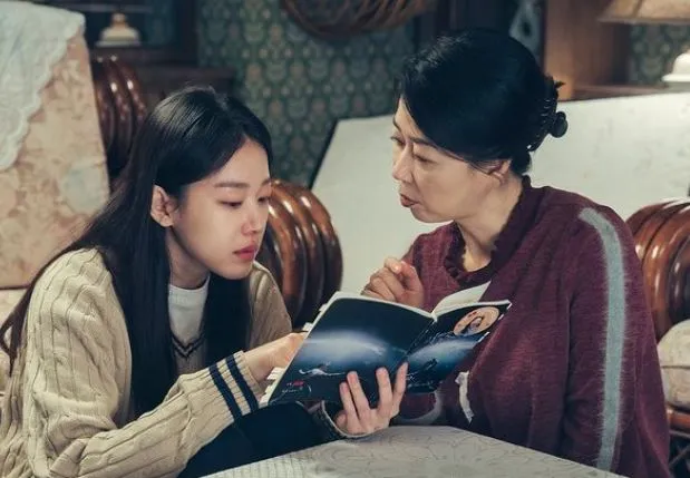 Sederet Gaya Fesyen ala 90-an di Drama Twenty Five Twenty One 10 Twenty Five Twenty One
