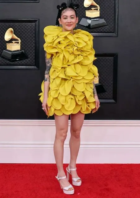7 Potret Gaya Selebritas di Grammy Awards 2022. Siapa yang Paling Unik? 13 Michelle Zauner