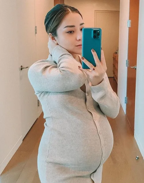 Potret Gaya Cantik nan Modis Nikita Willy Pamerkan Baby Bump 16 Nikita Willy hamil