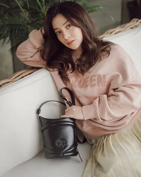 Potret Gaya Cantik nan Modis Nikita Willy Pamerkan Baby Bump 13 Nikita Willy hamil