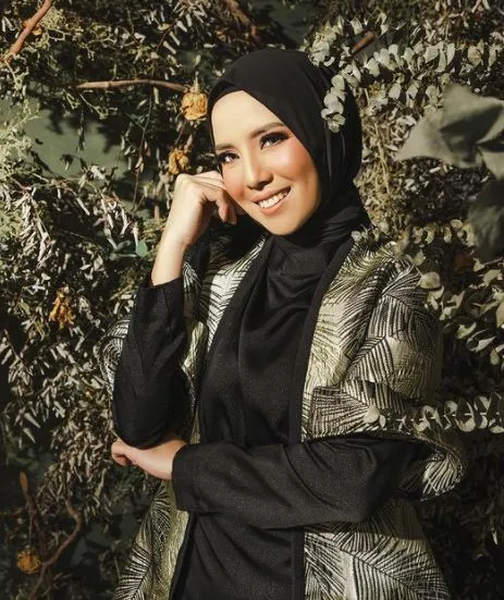 Potret Gaya Terbaru Tya Ariestya Usai Memutuskan Berhijab 14 Tya Ariestya