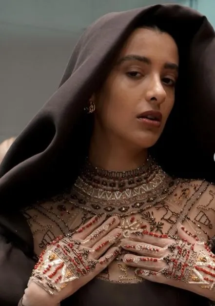 Detail Karya Fesyen Hian Tjen yang Dipamerkan di Arab Fashion Week 2022 12 fesyen Hian Tjen