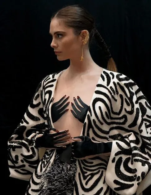 Detail Karya Fesyen Hian Tjen yang Dipamerkan di Arab Fashion Week 2022 11 fesyen Hian Tjen