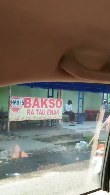 9 Potret Spanduk Warung Makan Paling Kocak, Bikin yang Mau Beli Harus Mikir Dulu 16 Spanduk warung makan unik