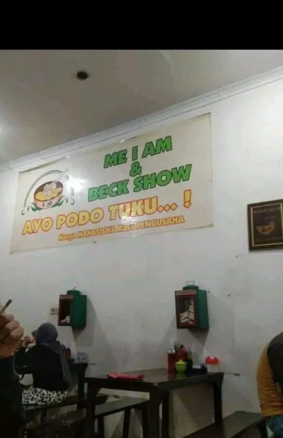 9 Potret Spanduk Warung Makan Paling Kocak, Bikin yang Mau Beli Harus Mikir Dulu 17 Spanduk warung makan unik