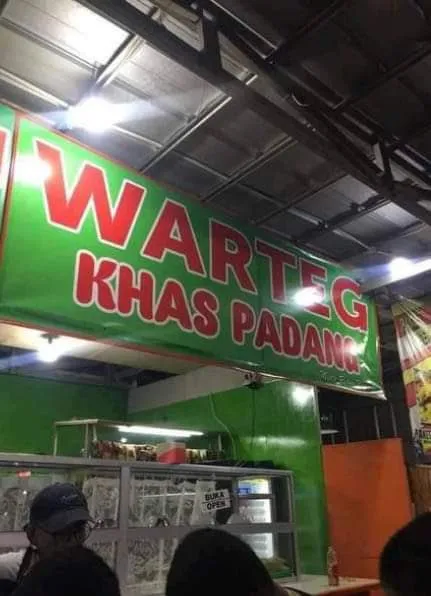 9 Potret Spanduk Warung Makan Paling Kocak, Bikin yang Mau Beli Harus Mikir Dulu 14 Spanduk warung makan unik