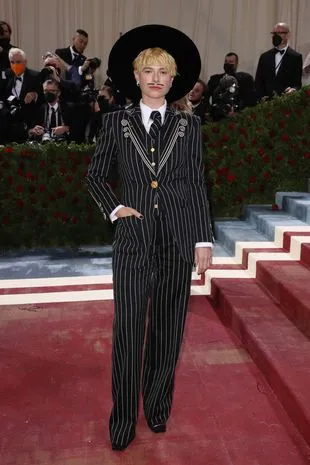 8 Gaya Paling Unik dan Nyeleneh dari Selebritas yang Hadiri Met Gala 2022 12 gaya seleb di Met Gala 2022