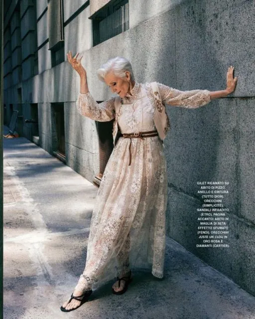 11 Potret Stylish Maye Musk, Ibunda Elon Musk yang Tetap Eksis di Usia 74 Tahun 16 Pemotretan yang selalu berkonsep