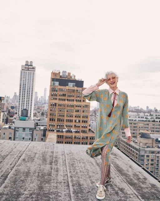 11 Potret Stylish Maye Musk, Ibunda Elon Musk yang Tetap Eksis di Usia 74 Tahun 18 Busana bermotif