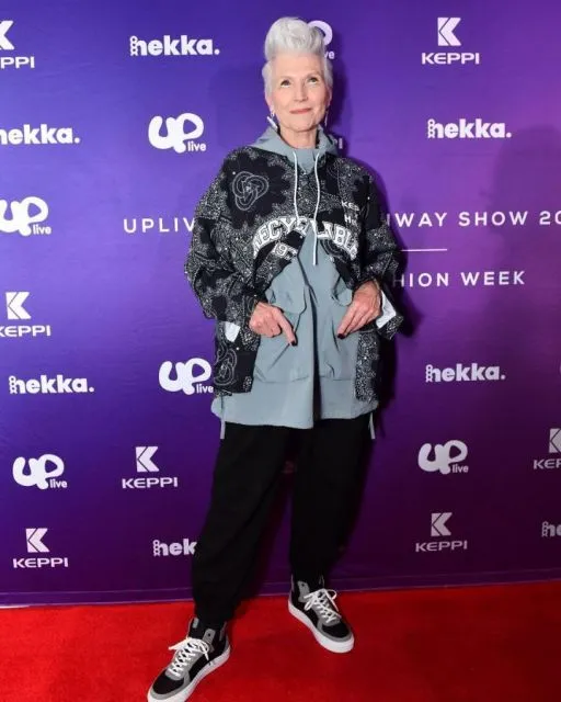 11 Potret Stylish Maye Musk, Ibunda Elon Musk yang Tetap Eksis di Usia 74 Tahun 12 Bergaya hypebeast