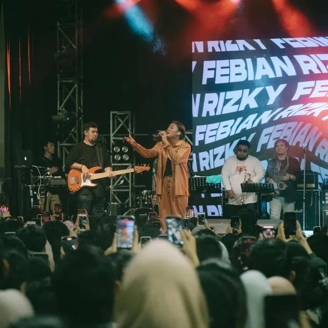 Sikap Rizky Febian Saat Ada Fan Pingsan di Tengah Konser, Tuai Pujian: Good Attitude! 4 Rizky Febian