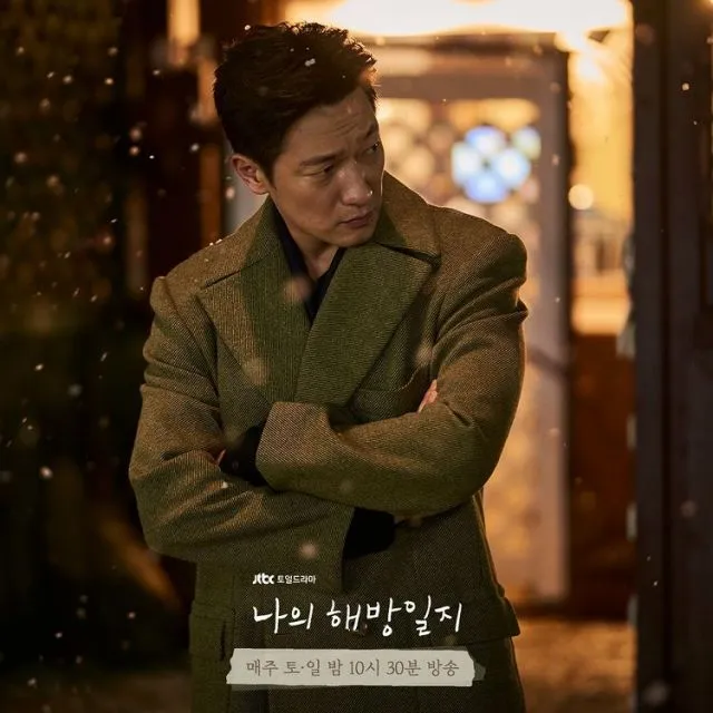 8 Potret Gaya Sederhana Son Seok Koo Alias Mr. Goo di Drama My Liberation Note 16 gaya son seok-koo