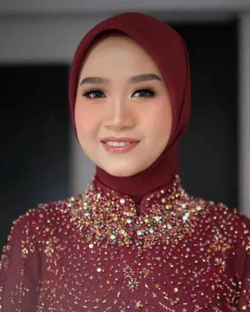 Detail Lamaran Bintang Emon dan Alca Octavia. Kompak Pakai Busana Nuansa Merah Marun 12 detail lamaran bintang emon dan alca octaviani