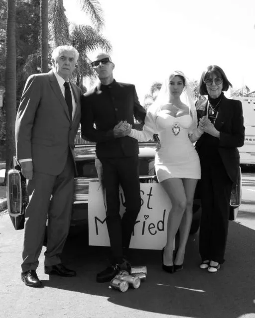 Kourtney Kardashian dan Travis Barker Resmi Menikah, Berawal dari Pertemanan 5 kourtney travis menikah