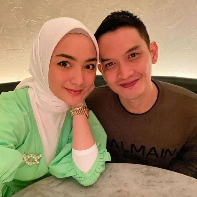 Rezky Adhitya Dinyatakan sebagai Ayah Biologis dari Anak Wenny Ariani 4 Rezky Aditya dinyatakan sebagai ayah biologi anak Wenny