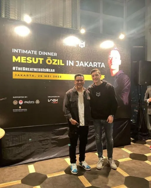 9 Momen Mesut Ozil di Indonesia, Salat di Istiqlal hingga Dinner bareng Prilly 18