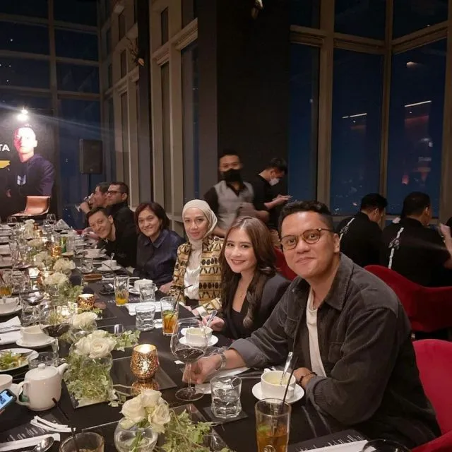 9 Momen Mesut Ozil di Indonesia, Salat di Istiqlal hingga Dinner bareng Prilly 16