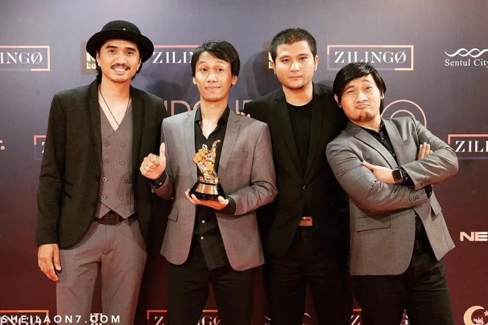 Brian Kresna, Drummer Sheila On 7 Resmi Hengkang Setelah 17 Tahun Bersama 4 Brian Kresna (kanan) saat bersama Sheila On 7