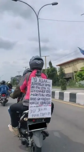 10 Aksi Kocak Mudik Lebaran 2022. Dari Curhat Sampai Bawa Hewan Peliharaan 17