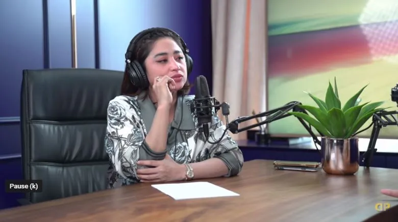 Reaksi Dewi Perssik saat Anak Angkat Tanyakan Foto Kehamilan, Tuai Pujian 4 Anak angkat Dewi Perssik