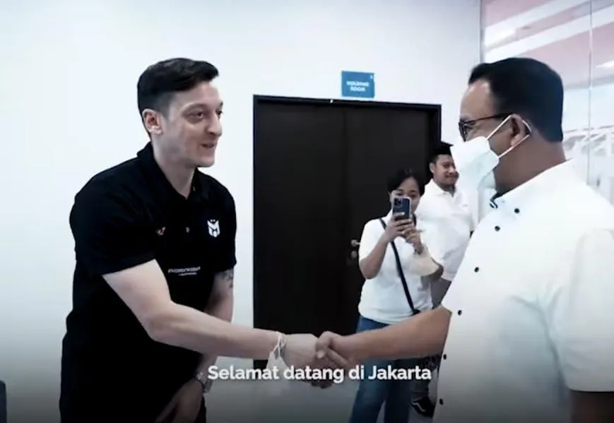 9 Momen Mesut Ozil di Indonesia, Salat di Istiqlal hingga Dinner bareng Prilly 15