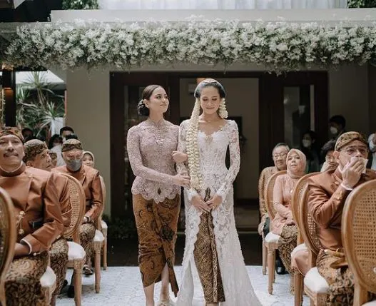 Detail Pernikahan Maudy Ayunda dan Jesse Choi yang Bikin Penasaran Warganet. Selamat! 13