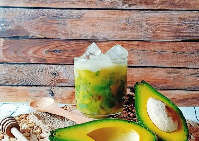 Resep Alpukat Kocok Viral, Bisa Bikin Sendiri di Rumah! 2 alpukat kocok