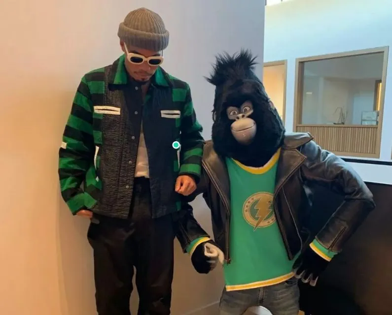 Intip Gaya Fashion Anderson Paak yang Viral Disebut-sebut Mirip Pak Tarno. Eh? 10 Gaya anderson paak