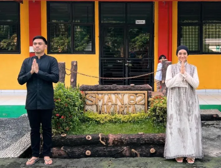 Potret Gaya Modis Selebritas Pada Momen Hari Lebaran 2022. Elegan! 16 style lebaran