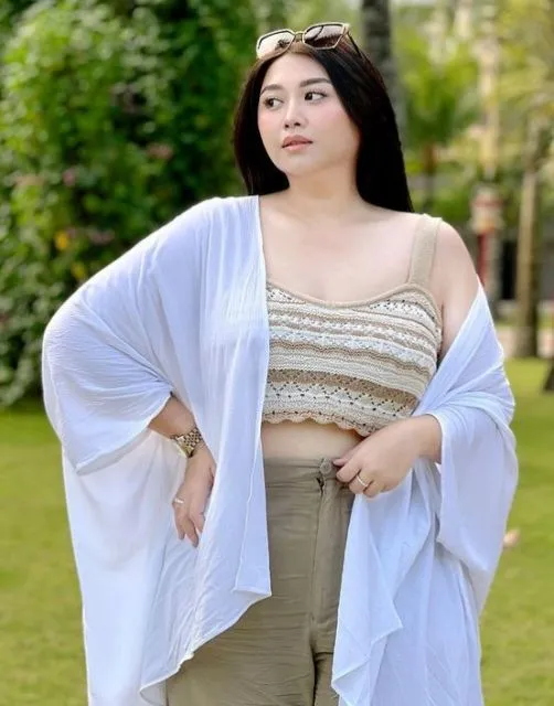 Inspirasi Gaya Outfit untuk Tubuh Plus Size ala Clarissa Putri. Stunning! 10
