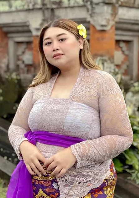 Inspirasi Gaya Outfit untuk Tubuh Plus Size ala Clarissa Putri. Stunning! 16